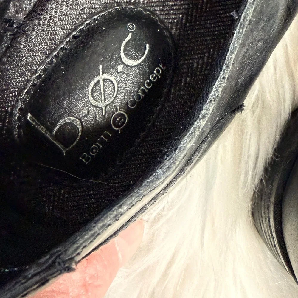 b.o.c. Born Concept Black Leather Side Zip Cap Toe Ankle Boots Booties